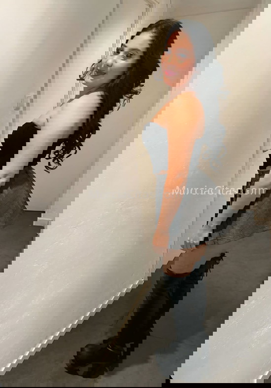 Violeta, jovencita colombiana. 631128392. Citas en MURCIA, MURCIA. www.murciacitas.com.