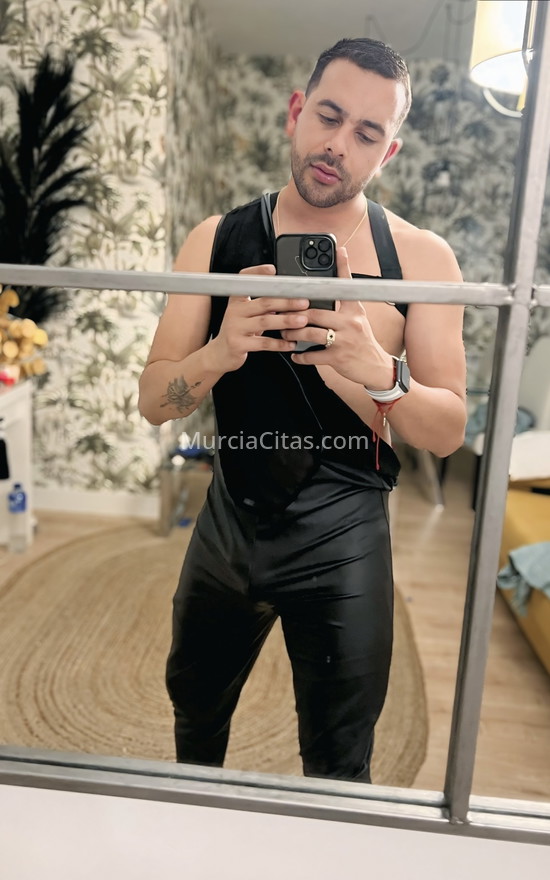 Santiago, latino. 612553224. Citas en MURCIA, MURCIA. www.murciacitas.com.